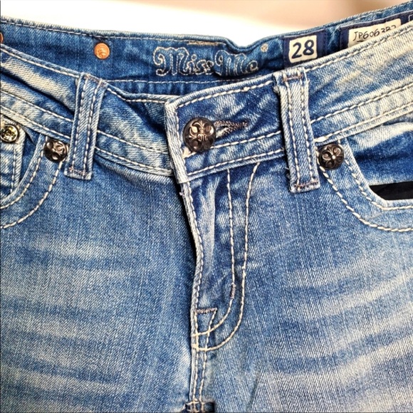 Light denim low waisted Miss Me Bootcut Jeans 
Size 28 Inseam 30 - Picture 5 of 7